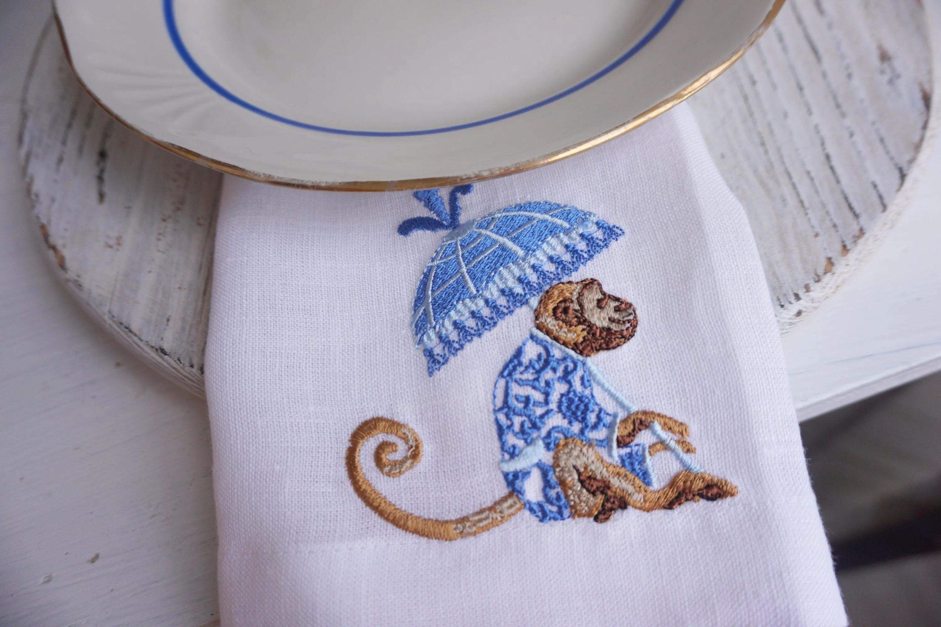 #090 | Chinoiserie Chic Monkey with Parasol | Linen napkins