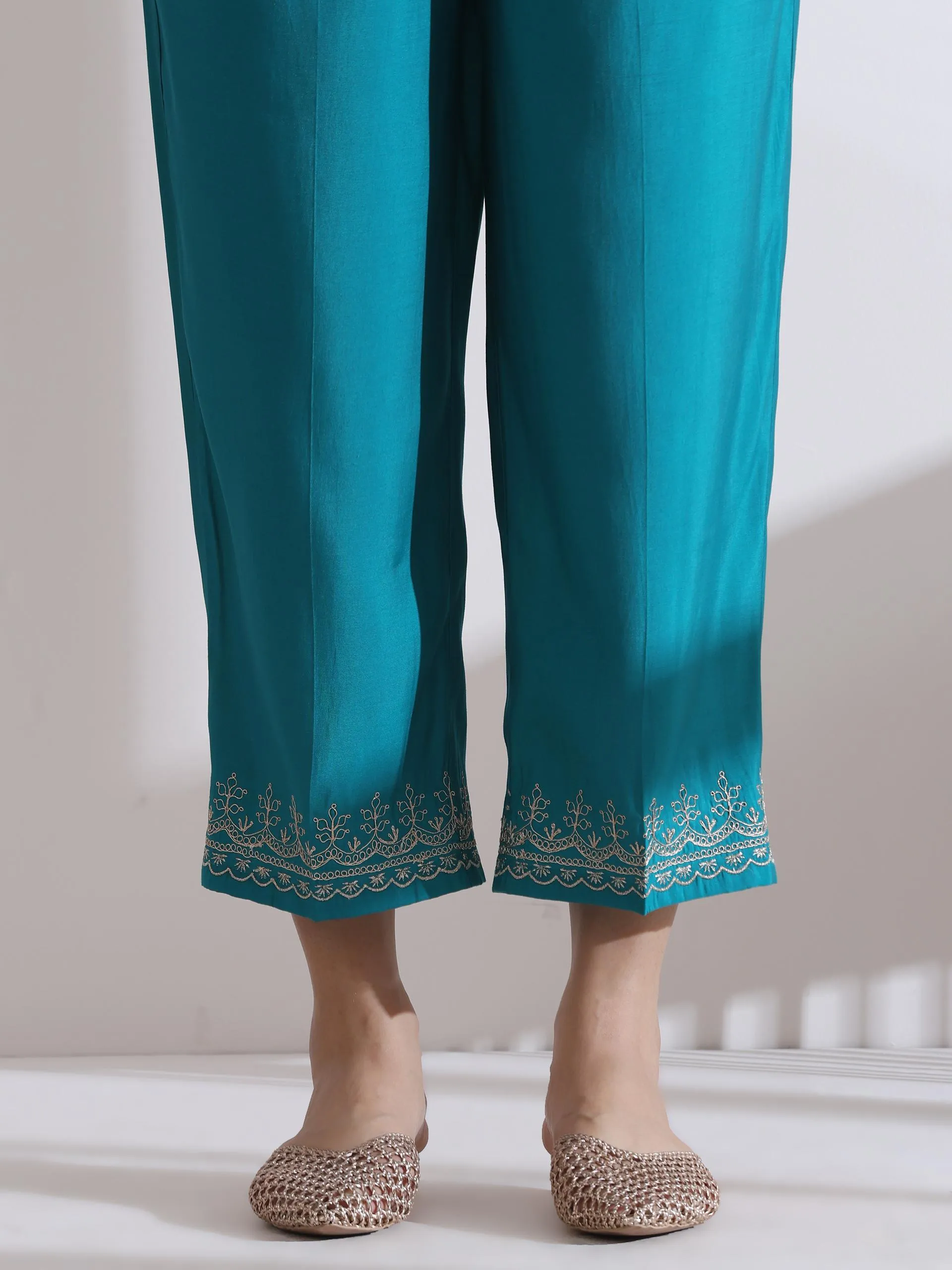 2 Pc Set - Prf'T Lux Fuchsia Sleeveless Embroiderd Kurta With Airskin Green Pants
