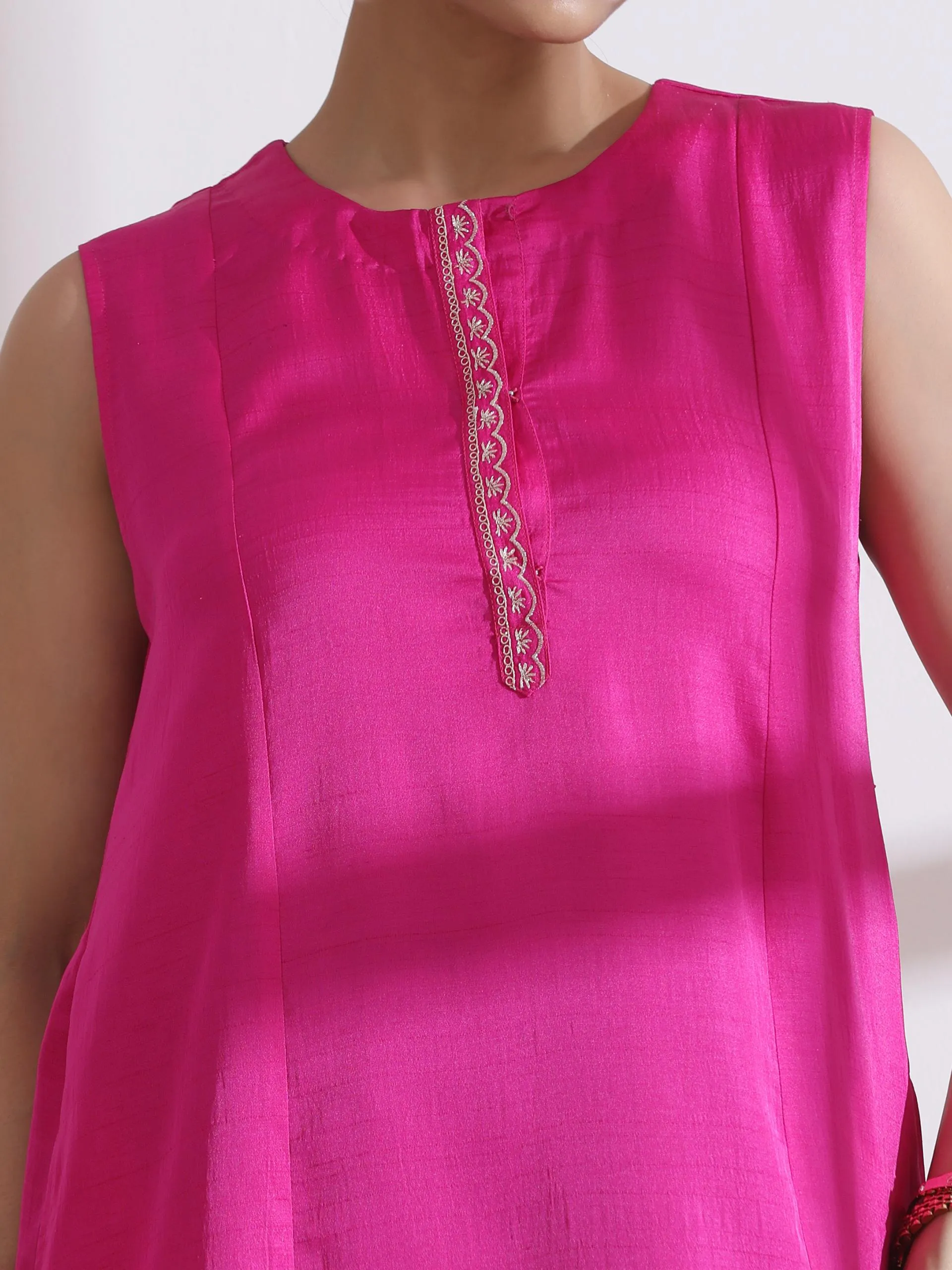 2 Pc Set - Prf'T Lux Fuchsia Sleeveless Embroiderd Kurta With Airskin Green Pants