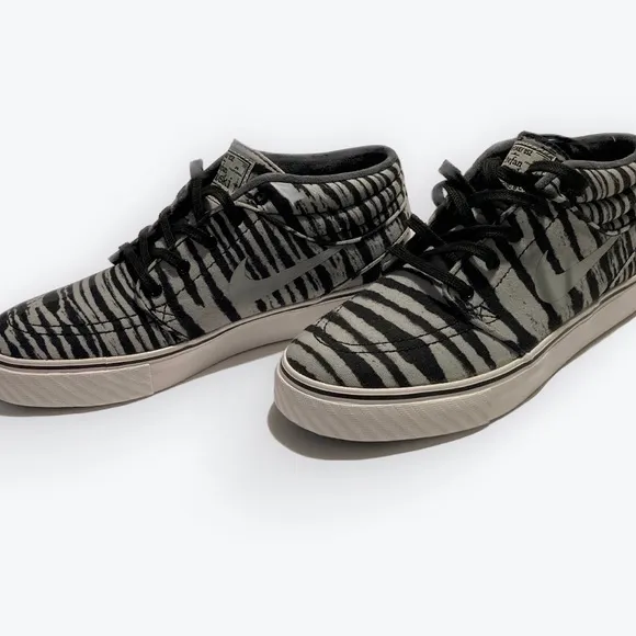 Black &amp; gray Nike Stefan Janoski skateboarding shoes. Size 5