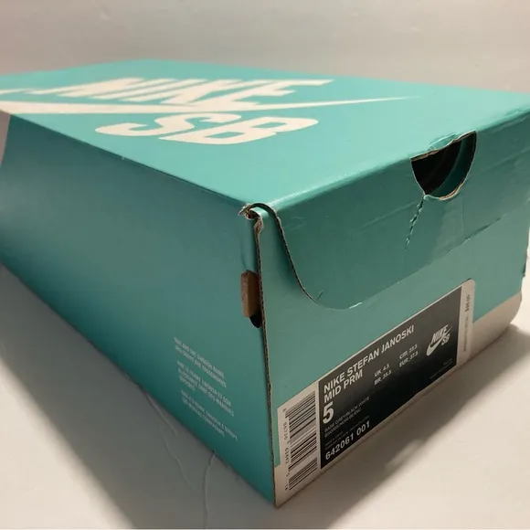 Black &amp; gray Nike Stefan Janoski skateboarding shoes. Size 5
