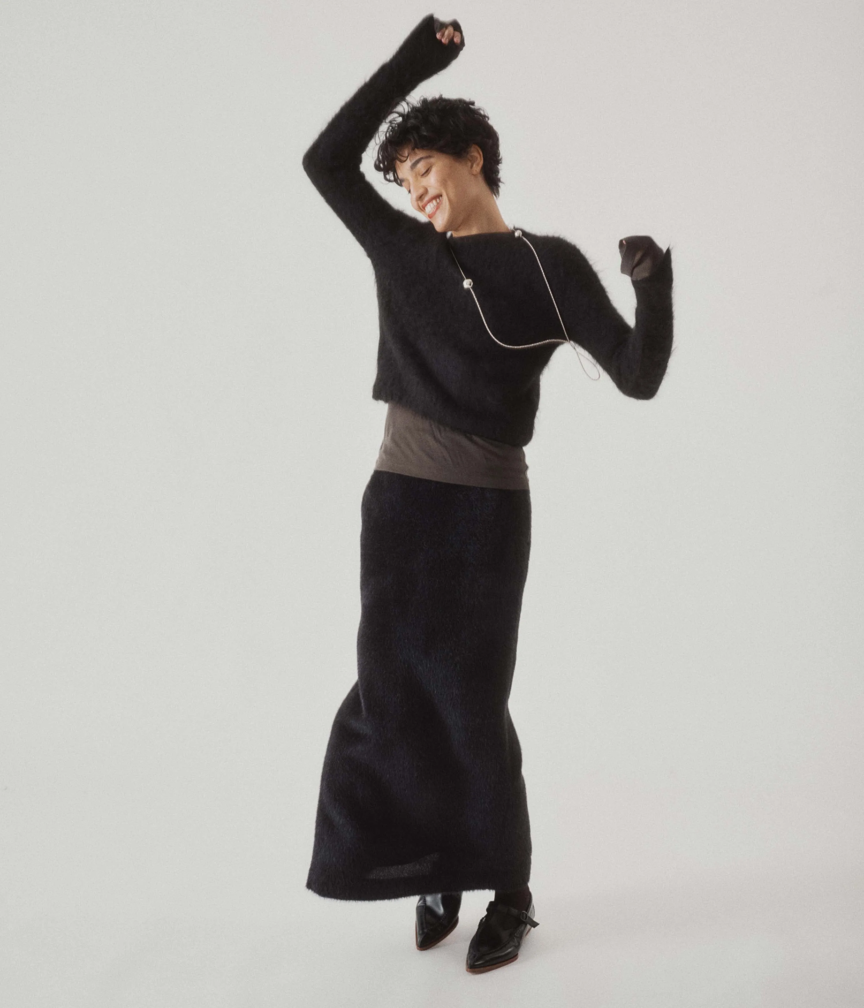 CROPPED SWEATER IN BLACK