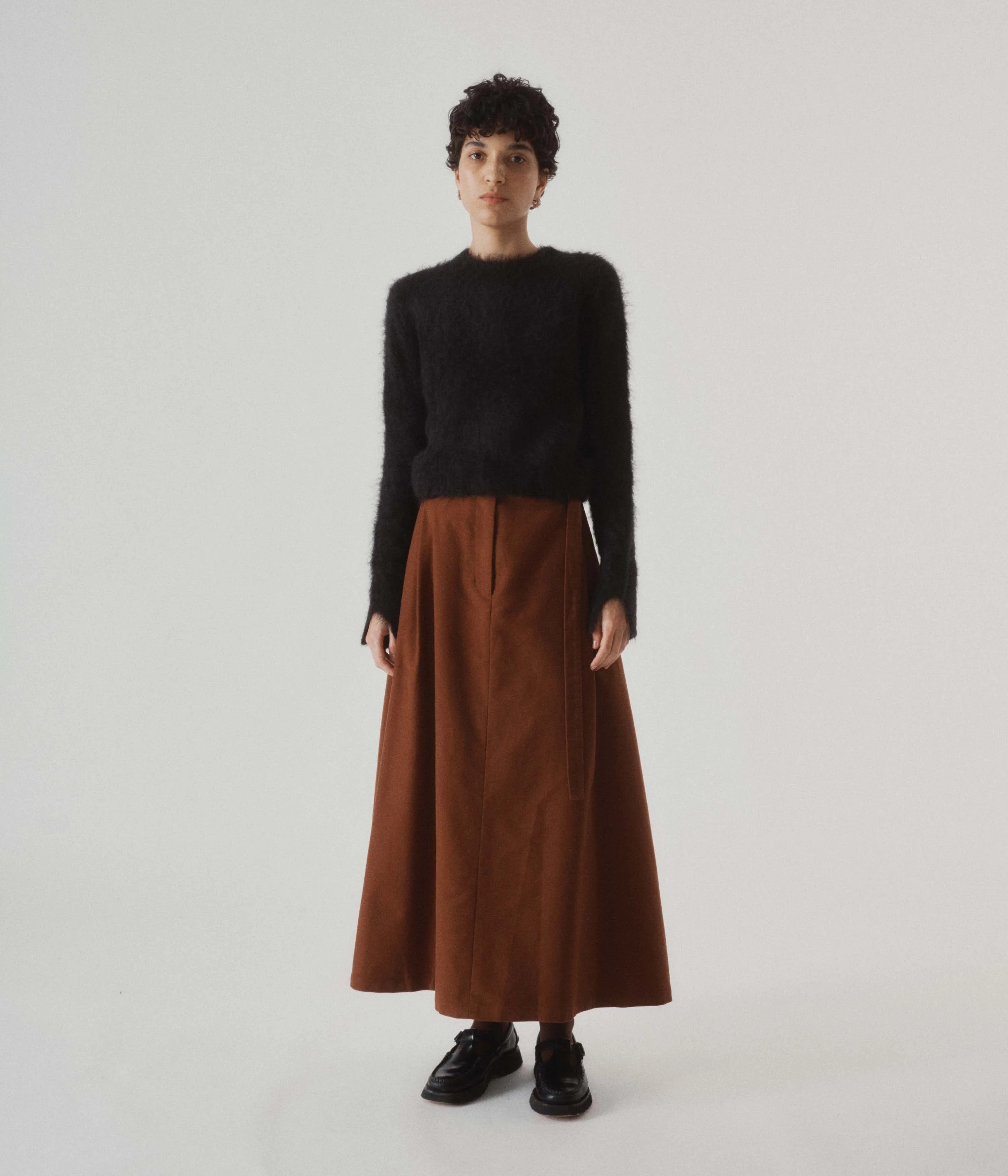 CROPPED SWEATER IN BLACK