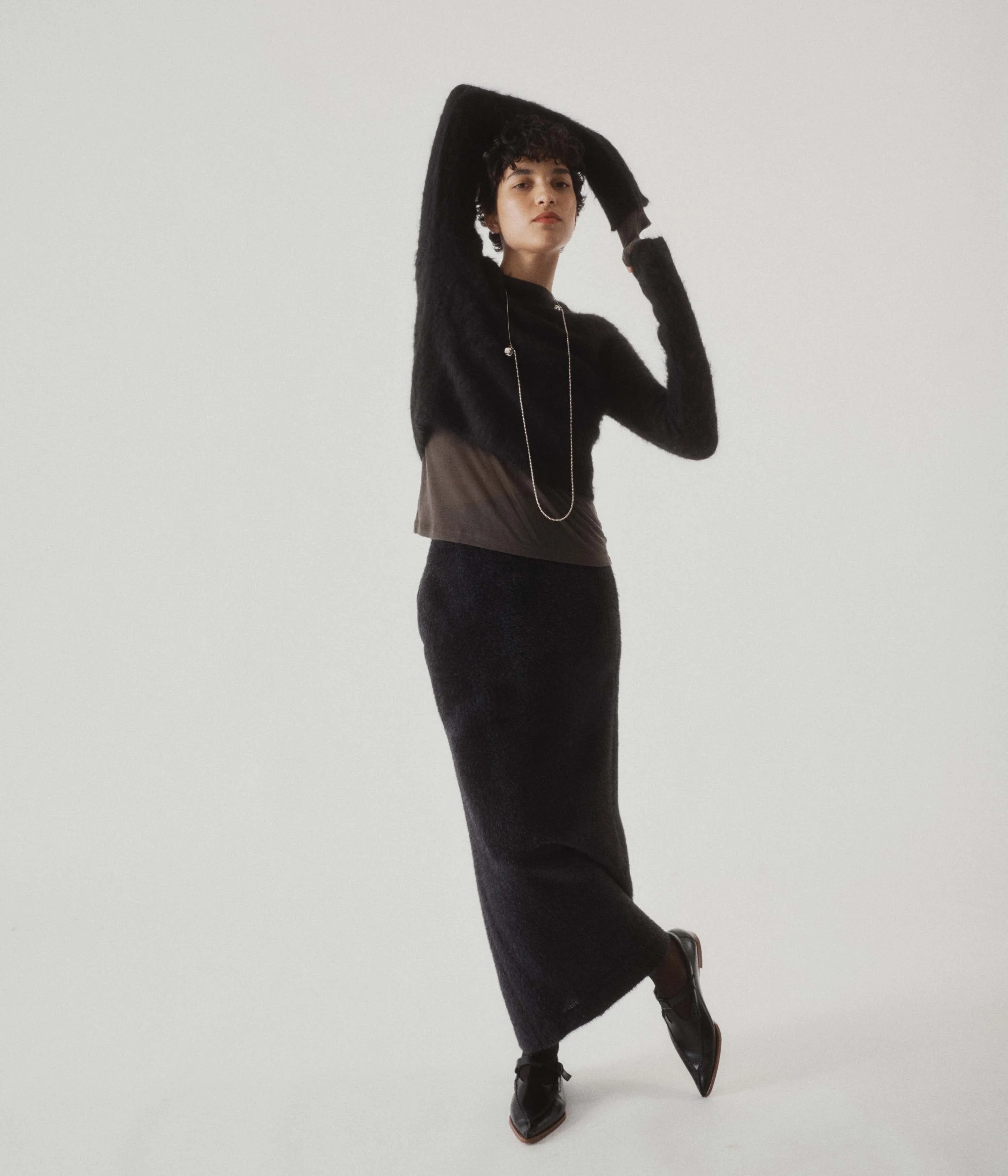 CROPPED SWEATER IN BLACK