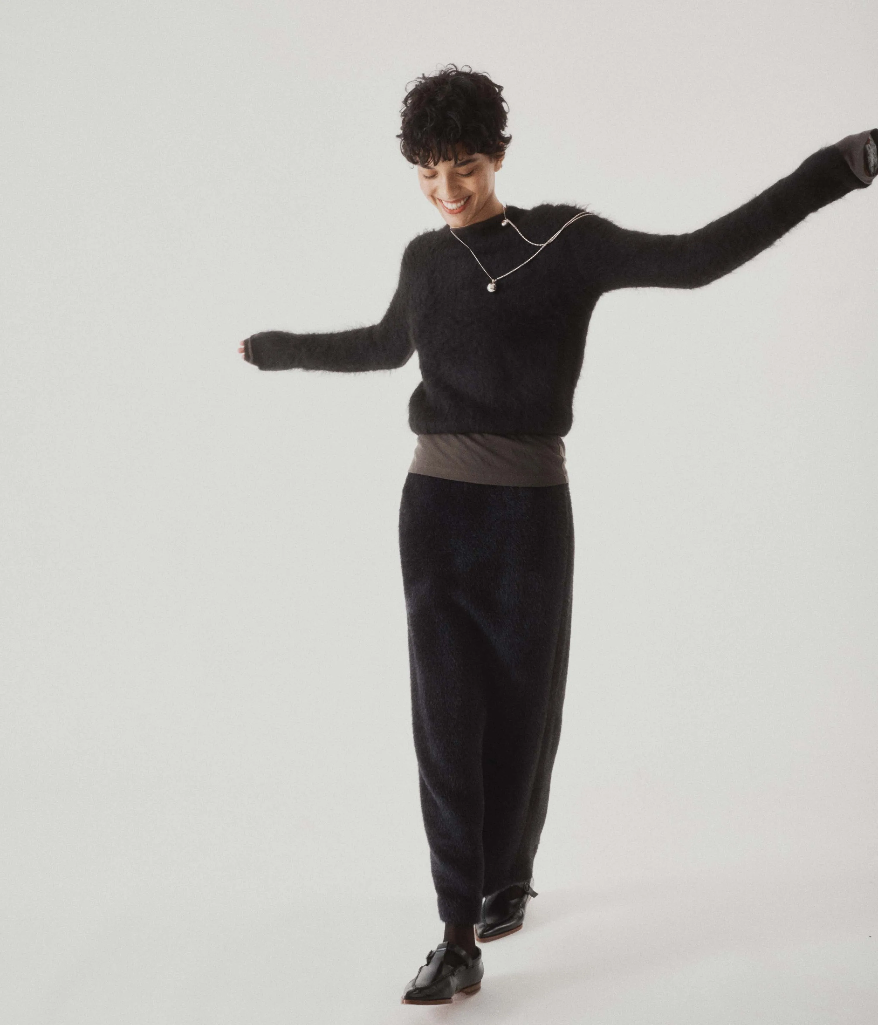 CROPPED SWEATER IN BLACK