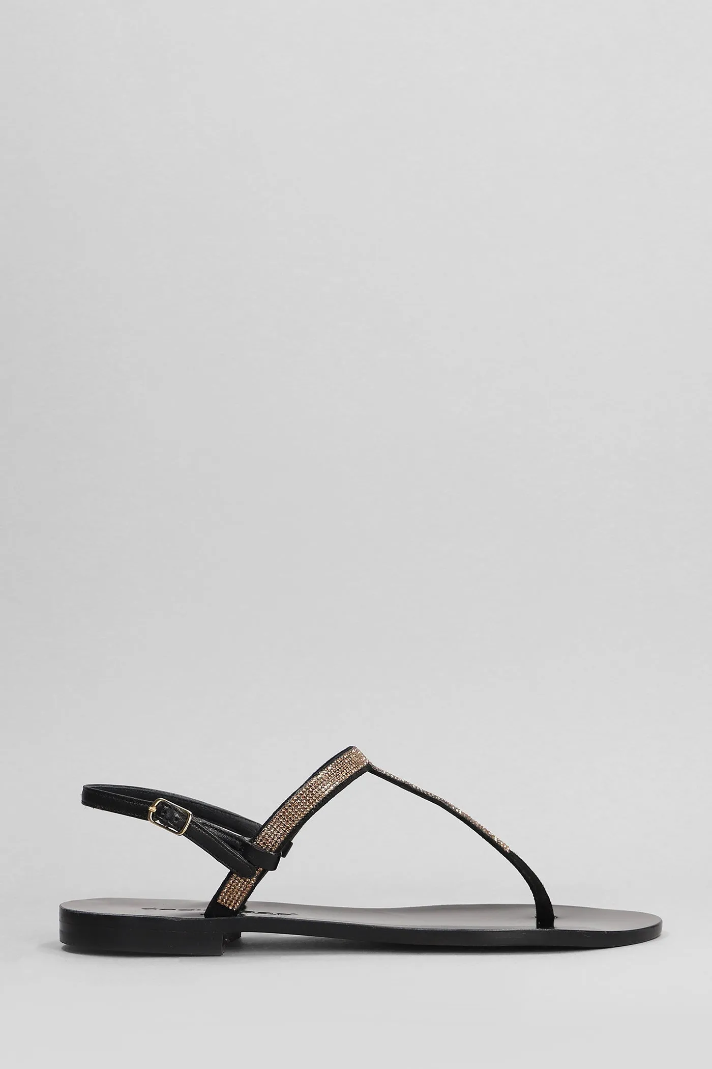 Flats in black leather