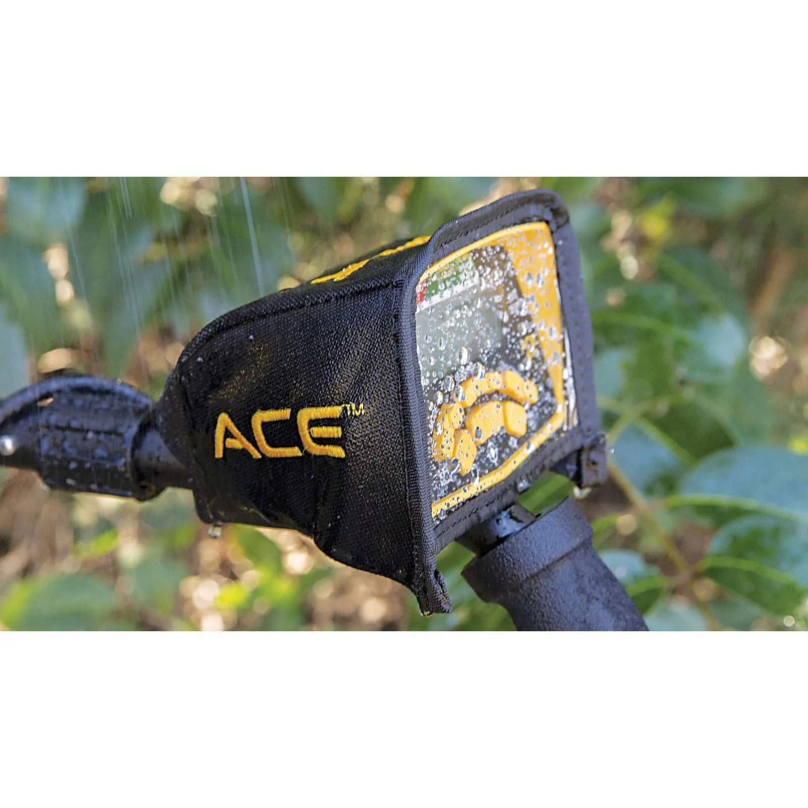 Garrett ACE 400 Metal Detector with Digger, Pouch, Sand Scoop and Carry Bag