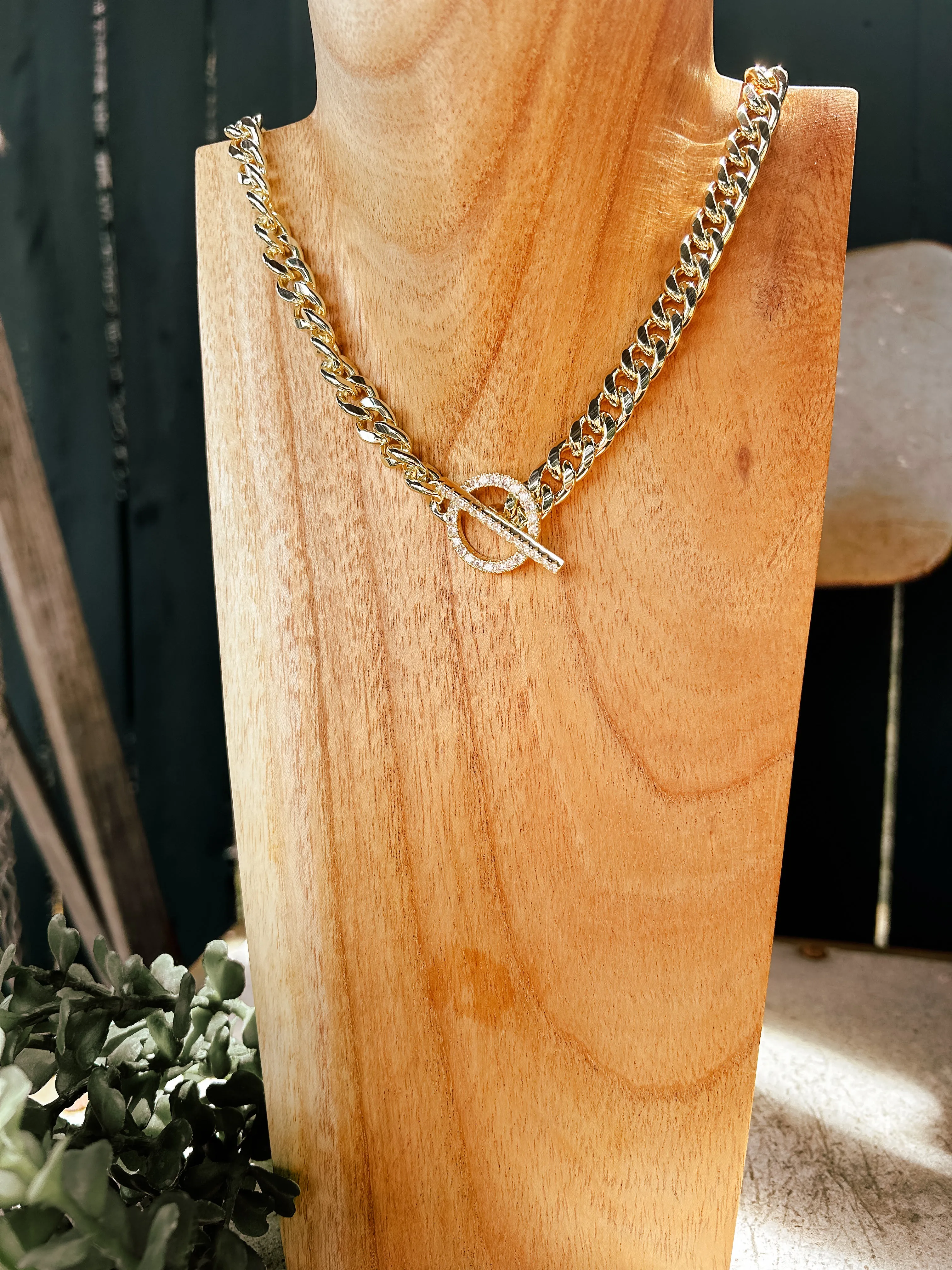 HULMAN T BAR CIRCLE NECKLACE