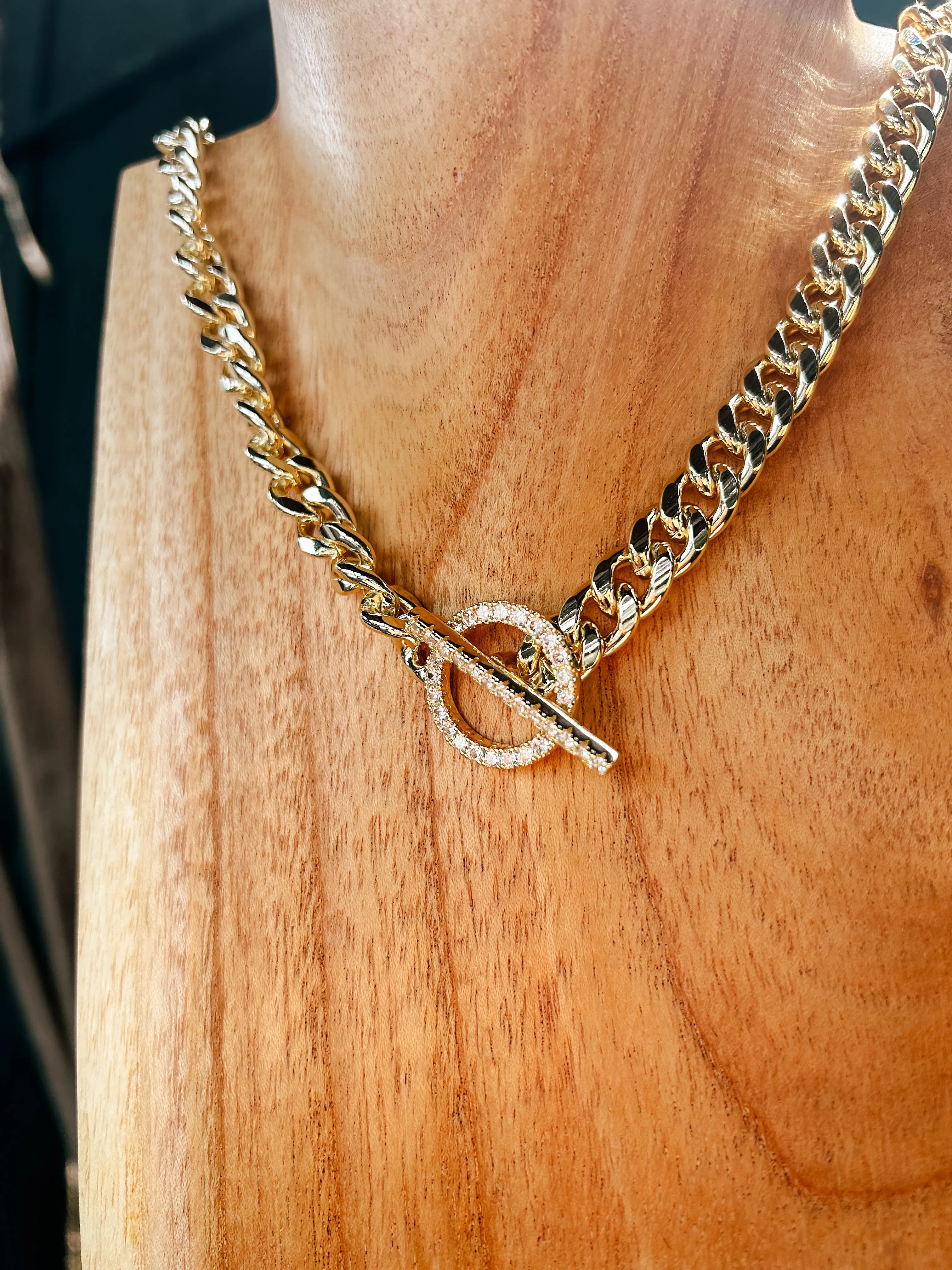 HULMAN T BAR CIRCLE NECKLACE