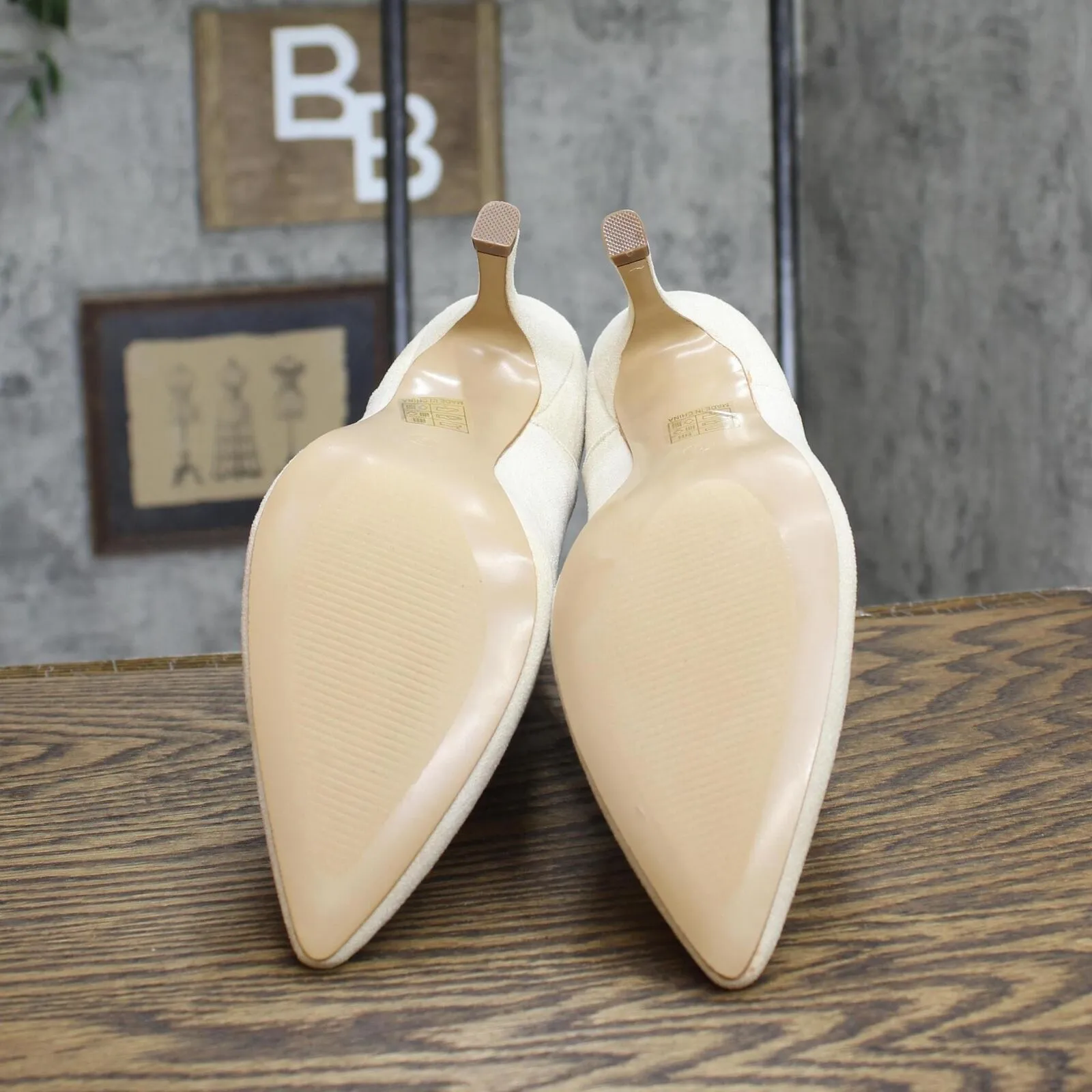 Journee Collection Womens Elitta Bootie with Pointed Toe Ivory Off White 9M