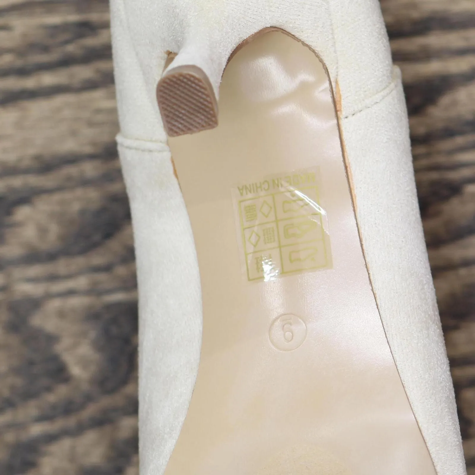 Journee Collection Womens Elitta Bootie with Pointed Toe Ivory Off White 9M