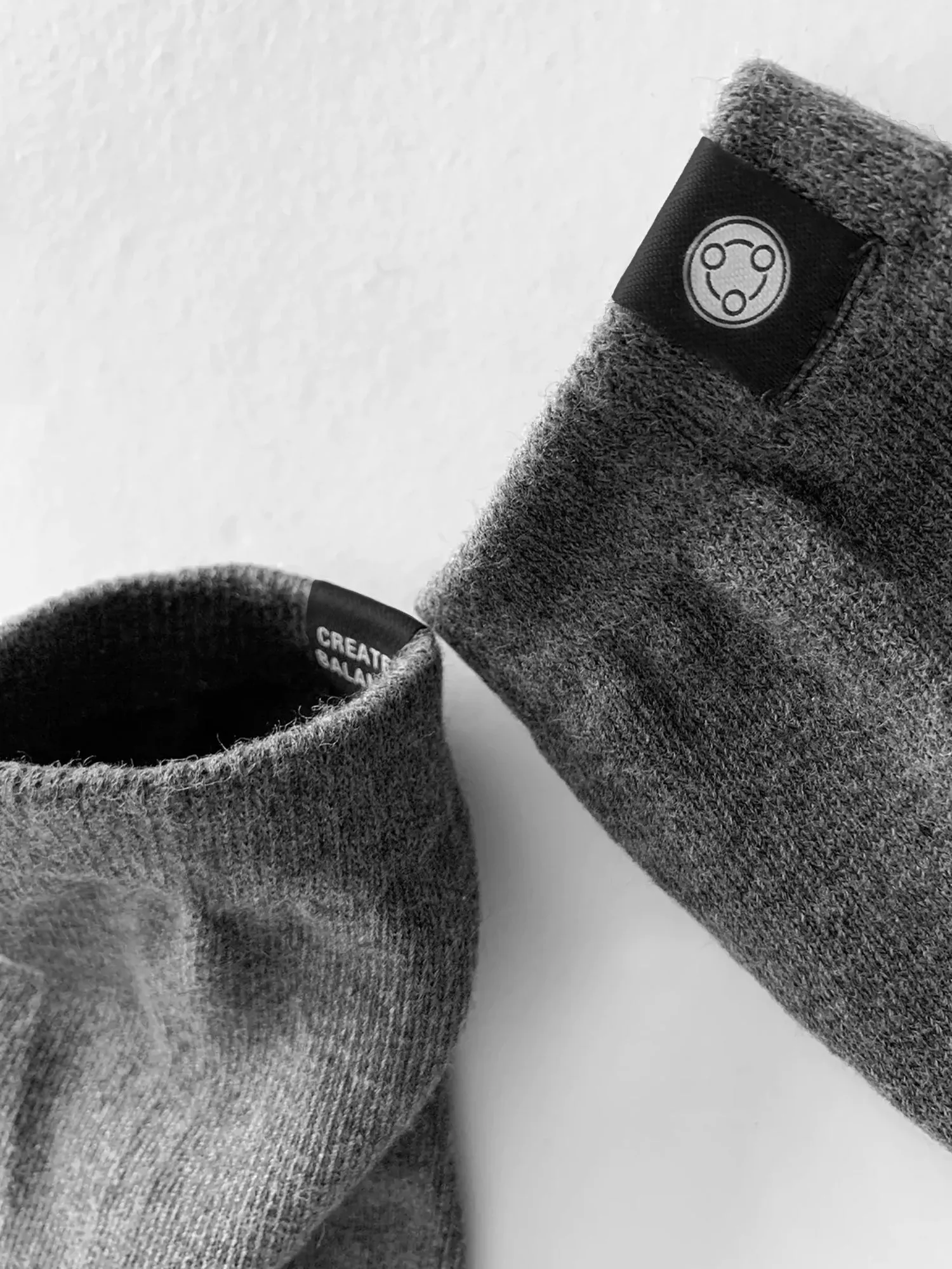 KNEE HIGH FULL TOE YOGA SOCKS, GREY