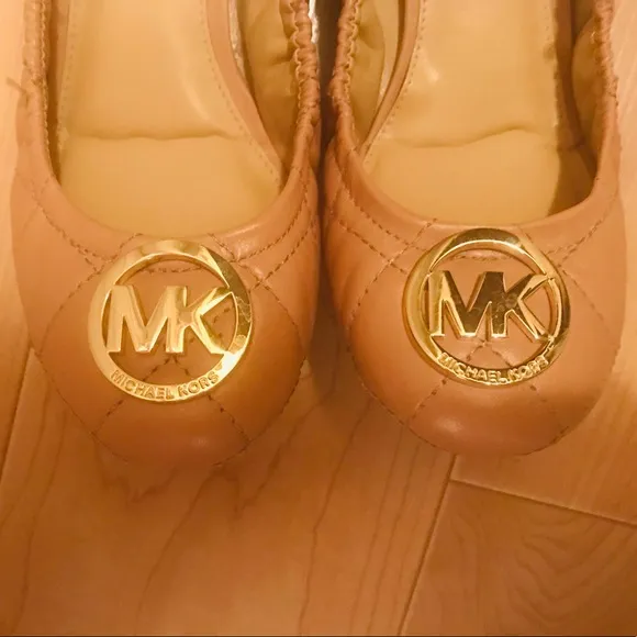 Michael Kors Fulton quilted nude flats
