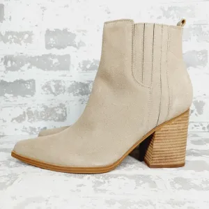 NEW Marc Fisher LTD Oshay Chelsea Suede Pointed Ankle Bootie Beige Tan i203
