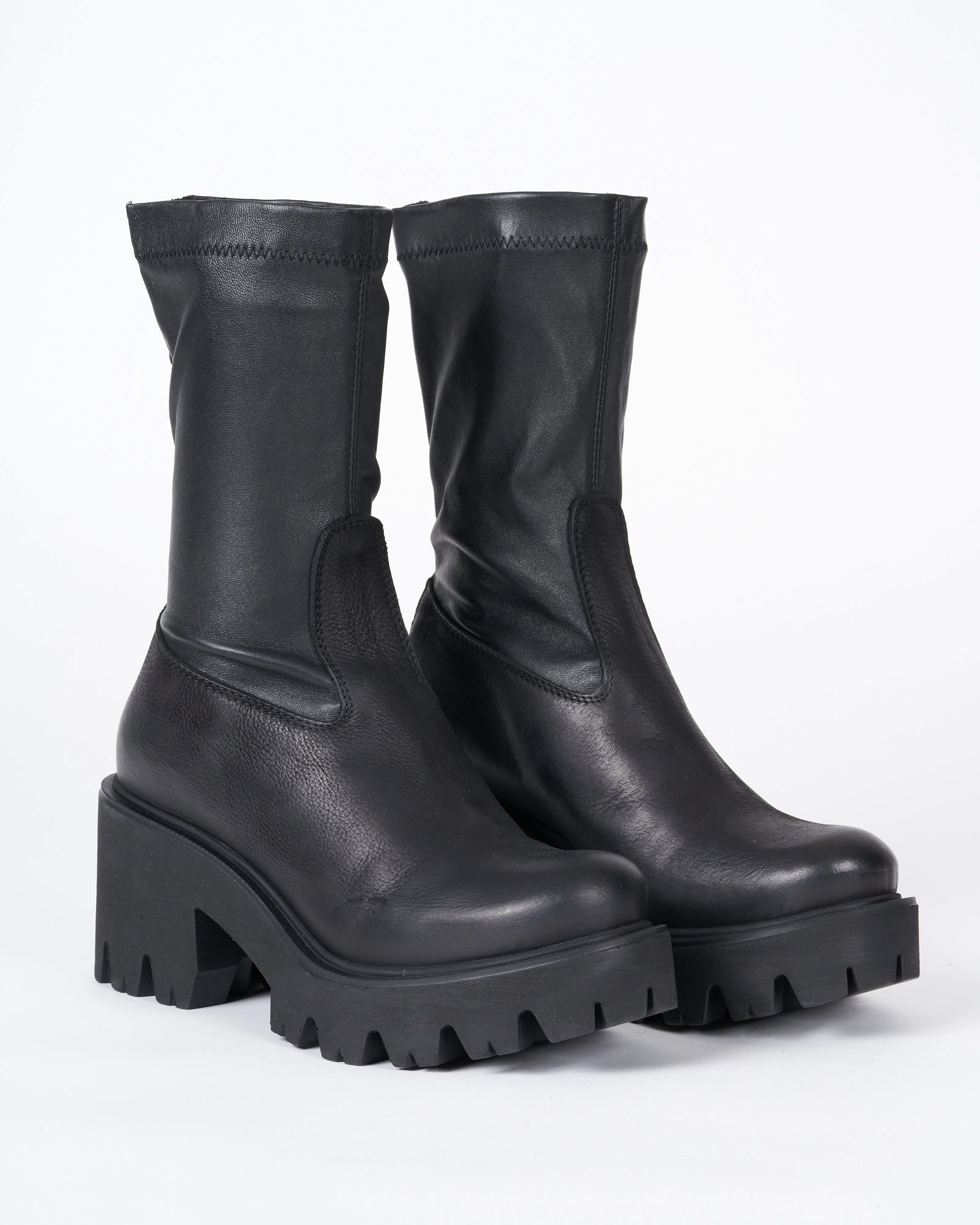 stretch leather - lug sole short boot